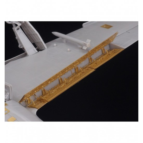 1/32 Curtiss SB2C-4 Helldiver 1/32 Curtiss SB2C-4 Helldiver