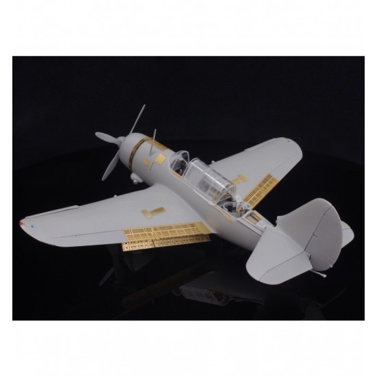 1/32 Curtiss SB2C-4 Helldiver 1/32 Curtiss SB2C-4 Helldiver