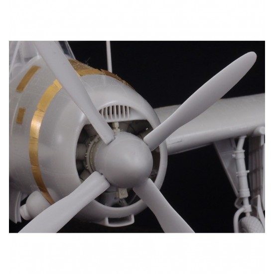 1/32 Curtiss SB2C-4 Helldiver 1/32 Curtiss SB2C-4 Helldiver