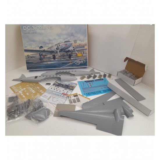 1/32 Douglas DC-3 Dakota with Highly Detailed Interior. Decals for Continental Airlines 1/32 Douglas DC-3 Dakota with Highly Detailed Interior. Decals for Continental Airlines