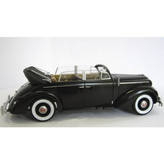 1/35 WWII German Staff Car Admiral Cabriolet with Crew (1 Model kit with 3 Figures) 1/35 WWII German Staff Car Admiral Cabriolet with Crew (1 Model kit with 3 Figures)