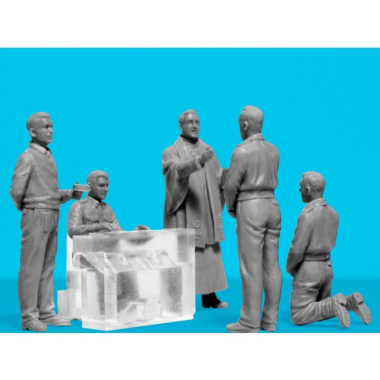 1/35 WWII British Soldiers and Chaplain - Prayer Before Battle You are important to God 1/35 WWII British Soldiers and Chaplain - Prayer Before Battle You are important to God
