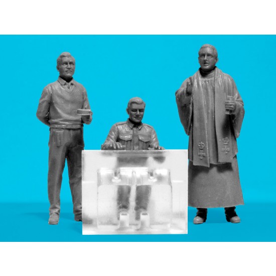 1/35 WWII British Soldiers and Chaplain - Prayer Before Battle You are important to God 1/35 WWII British Soldiers and Chaplain - Prayer Before Battle You are important to God