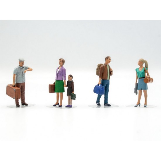 1/35 Chernobyl #5. Evacuation (4 adults, 1 child and luggage) 1/35 Chernobyl #5. Evacuation (4 adults, 1 child and luggage)