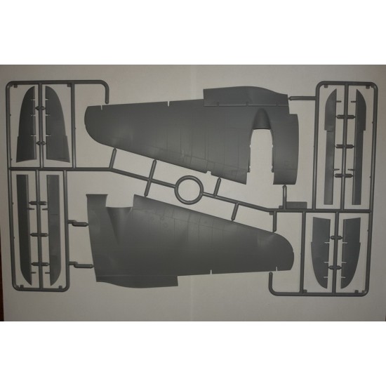 1/48 WWII German Bomber Heinkel He 111H-20 1/48 WWII German Bomber Heinkel He 111H-20