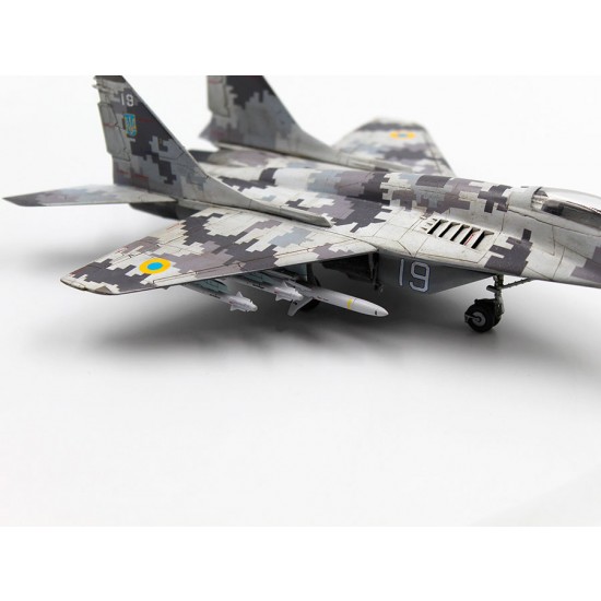 1/72 Ukrainian MiG-29 9-13 Fighter with HARM Missiles Radar Hunter 1/72 Ukrainian MiG-29 9-13 Fighter with HARM Missiles Radar Hunter