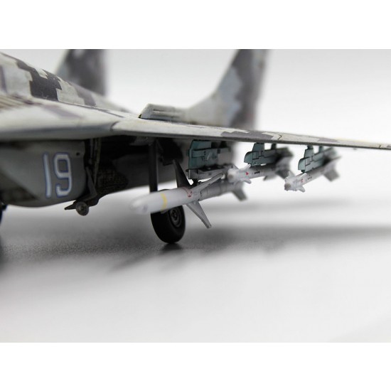 1/72 Ukrainian MiG-29 9-13 Fighter with HARM Missiles Radar Hunter 1/72 Ukrainian MiG-29 9-13 Fighter with HARM Missiles Radar Hunter