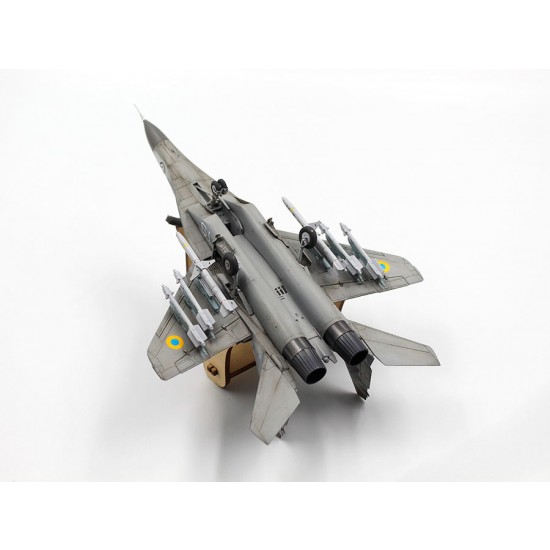 1/72 Ukrainian MiG-29 9-13 Fighter with HARM Missiles Radar Hunter 1/72 Ukrainian MiG-29 9-13 Fighter with HARM Missiles Radar Hunter