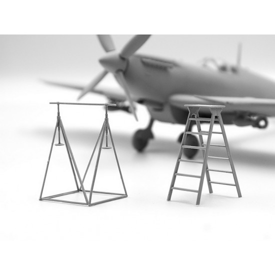 1/48 WWII RAF Airfield Spitfire IX, VII, Pilots & Ground Personnel (3 kits & 7 figures) 1/48 WWII RAF Airfield Spitfire IX, VII, Pilots & Ground Personnel (3 kits & 7 figures)
