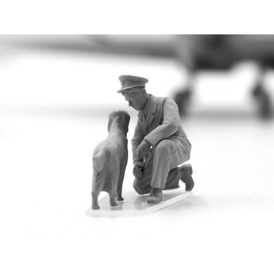 1/48 WWII RAF Airfield Spitfire IX, VII, Pilots & Ground Personnel (3 kits & 7 figures) 1/48 WWII RAF Airfield Spitfire IX, VII, Pilots & Ground Personnel (3 kits & 7 figures)