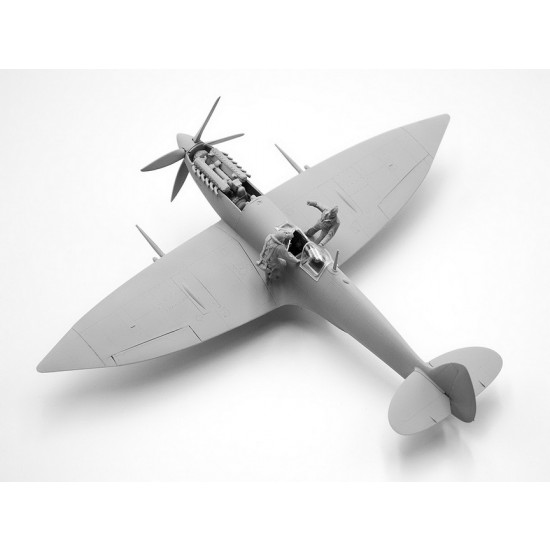 1/48 WWII RAF Airfield Spitfire IX, VII, Pilots & Ground Personnel (3 kits & 7 figures) 1/48 WWII RAF Airfield Spitfire IX, VII, Pilots & Ground Personnel (3 kits & 7 figures)