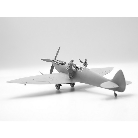 1/48 WWII RAF Airfield Spitfire IX, VII, Pilots & Ground Personnel (3 kits & 7 figures) 1/48 WWII RAF Airfield Spitfire IX, VII, Pilots & Ground Personnel (3 kits & 7 figures)