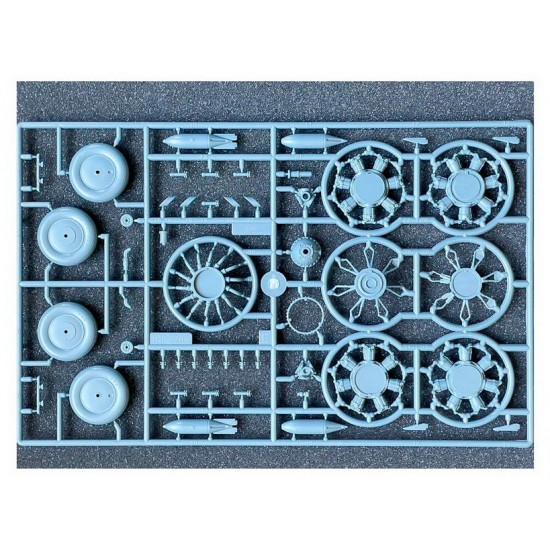 1/32 Aichi D3A1 Val Carrier-based Dive Bomber 1/32 Aichi D3A1 Val Carrier-based Dive Bomber