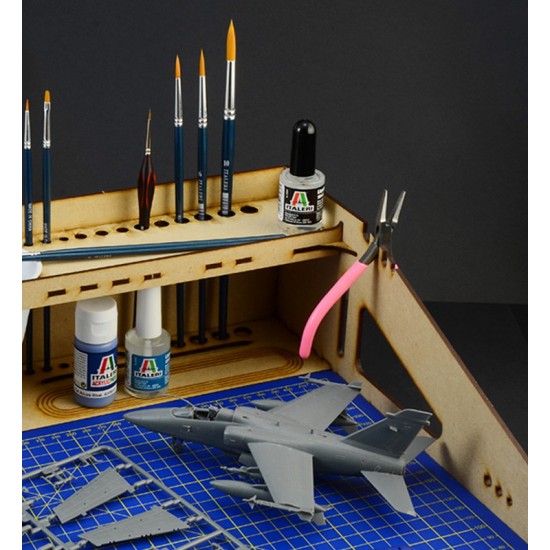 Workstation for Modelling (46cm x 39cm x12cm, A3 cutting mat included) Workstation for Modelling (46cm x 39cm x12cm, A3 cutting mat included)