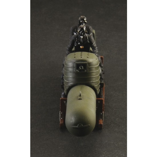 1/35 Slow Run Torpedo (SLC) Maiale with Crew 1/35 Slow Run Torpedo (SLC) Maiale with Crew