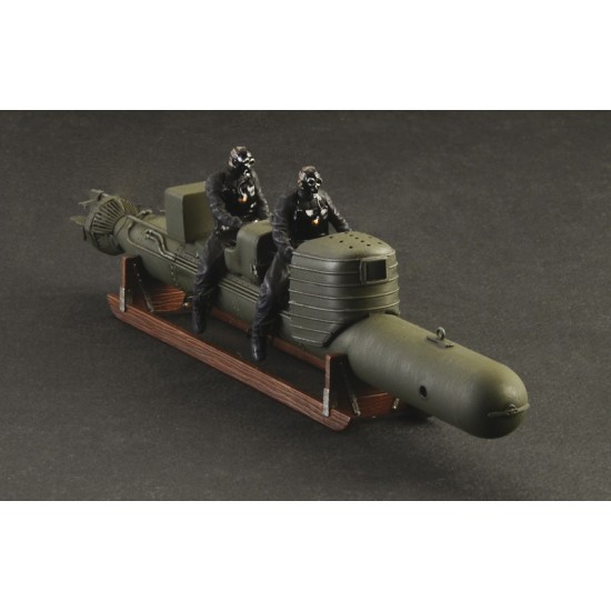 1/35 Slow Run Torpedo (SLC) Maiale with Crew 1/35 Slow Run Torpedo (SLC) Maiale with Crew
