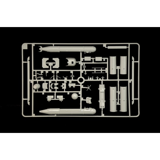1/35 Slow Run Torpedo (SLC) Maiale with Crew 1/35 Slow Run Torpedo (SLC) Maiale with Crew