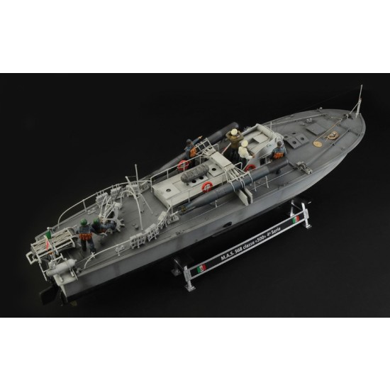 1/35 MAS 568 4a Series with Crew 1/35 MAS 568 4a Series with Crew
