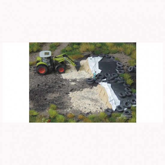 1/87 (HO scale) Silage Pile Green w/ Tyres And Foil (3pcs) 1/87 (HO scale) Silage Pile Green w/ Tyres And Foil (3pcs)