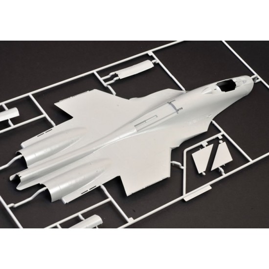 1/48 Sukhoi Su-33 Flanker D 1/48 Sukhoi Su-33 Flanker D