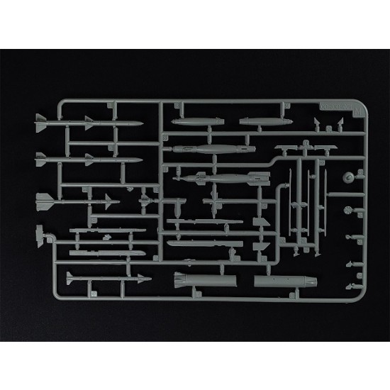1/48 F/A-18C Hornet VFA-27 Royal Maces 1/48 F/A-18C Hornet VFA-27 Royal Maces
