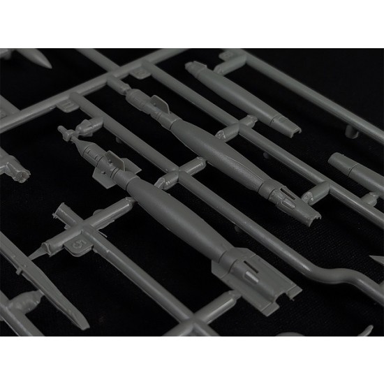 1/48 F/A-18C Hornet VFA-27 Royal Maces 1/48 F/A-18C Hornet VFA-27 Royal Maces
