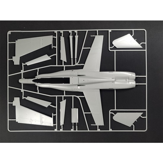 1/48 F/A-18C Hornet VFA-27 Royal Maces 1/48 F/A-18C Hornet VFA-27 Royal Maces