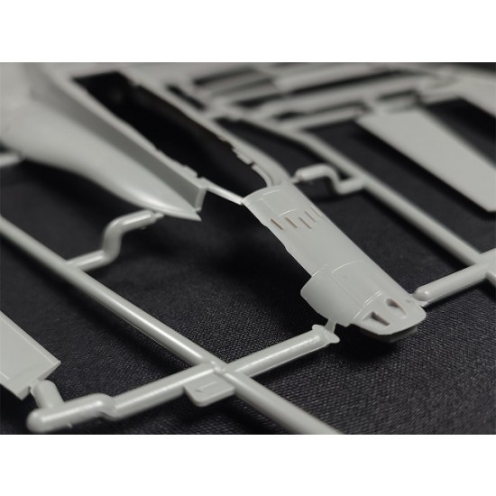 1/48 F/A-18C Hornet VFA-27 Royal Maces 1/48 F/A-18C Hornet VFA-27 Royal Maces