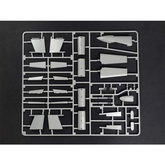 1/48 F/A-18C Hornet VFA-27 Royal Maces 1/48 F/A-18C Hornet VFA-27 Royal Maces