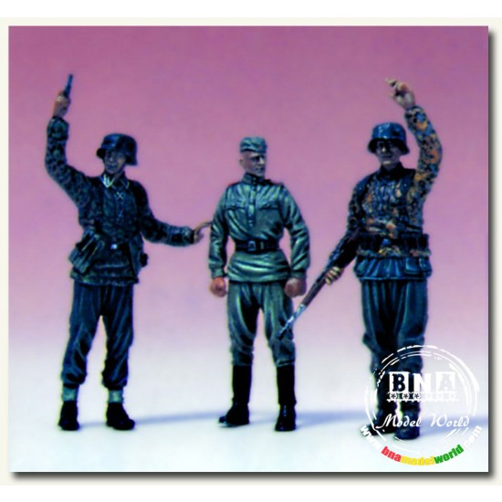 1/35 WWII German SS Infantry & Russian POW 1/35 WWII German SS Infantry & Russian POW