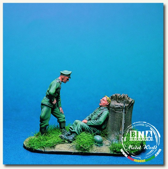 1/35 Are You Sleeping, Kid? (2 Figures with Diorama Base) 1/35 Are You Sleeping, Kid? (2 Figures with Diorama Base)