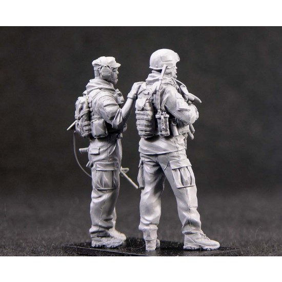 1/35 US Army Special Forces Team Leader & Team Sergeant from SO C2 Element (2 Figs)