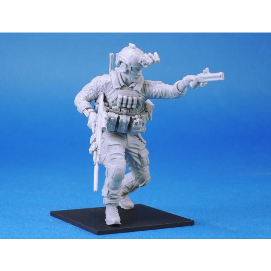 1/24 US Navy Seal M79 Pirate Gun Gunner w/FN SCAR Mk.17 1/24 US Navy Seal M79 Pirate Gun Gunner w/FN SCAR Mk.17