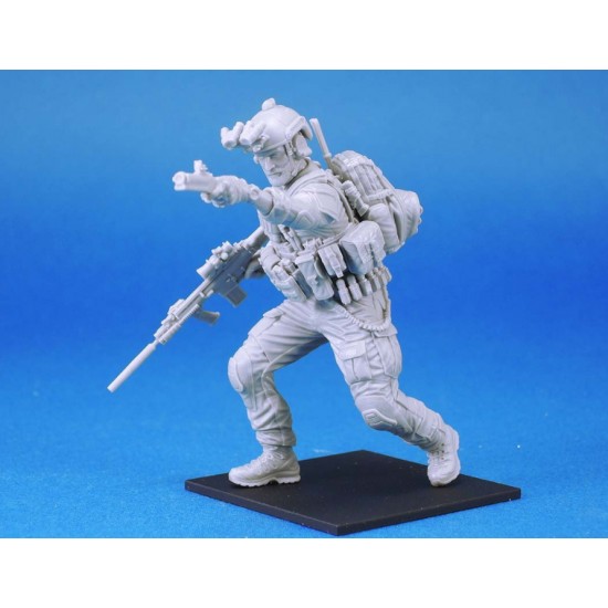 1/24 US Navy Seal M79 Pirate Gun Gunner w/FN SCAR Mk.17 1/24 US Navy Seal M79 Pirate Gun Gunner w/FN SCAR Mk.17