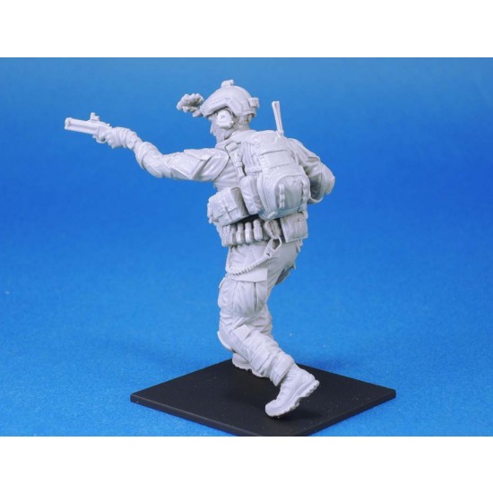 1/24 US Navy Seal M79 Pirate Gun Gunner w/FN SCAR Mk.17 1/24 US Navy Seal M79 Pirate Gun Gunner w/FN SCAR Mk.17