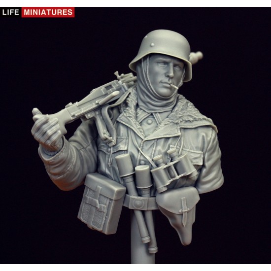 1/16 MG42 Gunner, Totenkopf Division, Kharkov 1943 (resin bust) 1/16 MG42 Gunner, Totenkopf Division, Kharkov 1943 (resin bust)