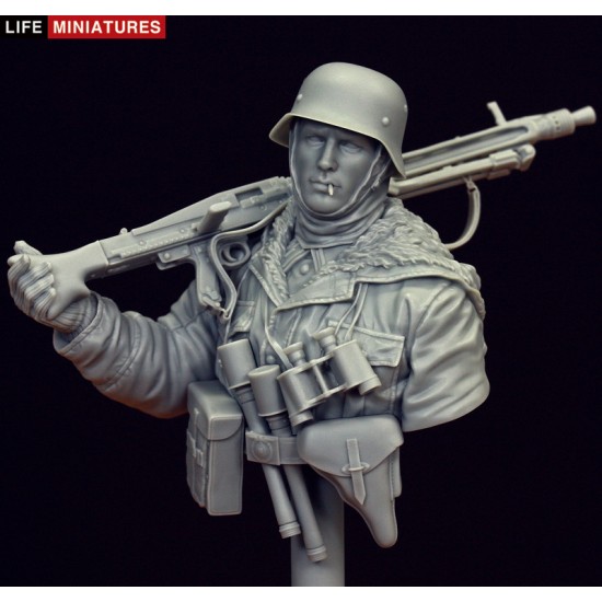 1/16 MG42 Gunner, Totenkopf Division, Kharkov 1943 (resin bust) 1/16 MG42 Gunner, Totenkopf Division, Kharkov 1943 (resin bust)