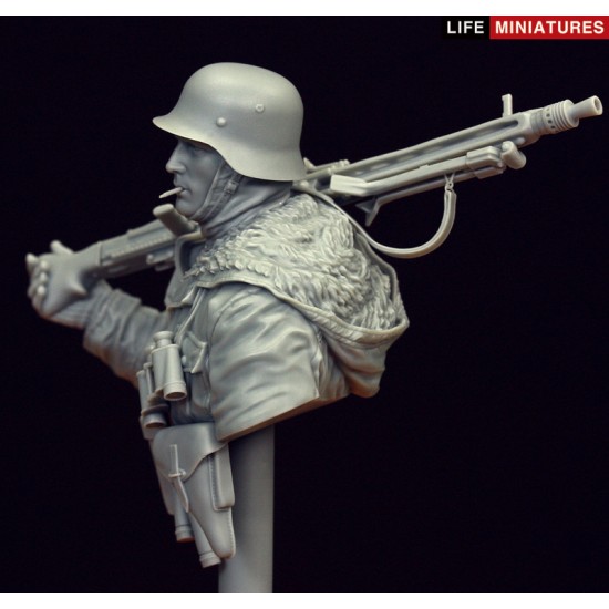 1/16 MG42 Gunner, Totenkopf Division, Kharkov 1943 (resin bust) 1/16 MG42 Gunner, Totenkopf Division, Kharkov 1943 (resin bust)