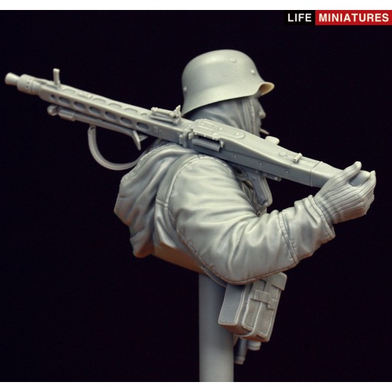 1/16 MG42 Gunner, Totenkopf Division, Kharkov 1943 (resin bust) 1/16 MG42 Gunner, Totenkopf Division, Kharkov 1943 (resin bust)