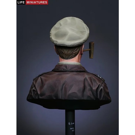 1/10 UN Supreme Commander Gen. Douglas MacArthur Bust 1/10 UN Supreme Commander Gen. Douglas MacArthur Bust
