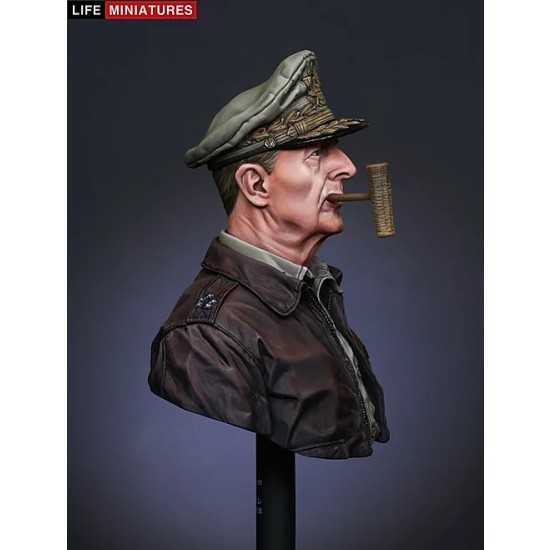 1/10 UN Supreme Commander Gen. Douglas MacArthur Bust 1/10 UN Supreme Commander Gen. Douglas MacArthur Bust