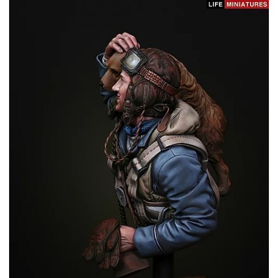 1/10 The Few RAF Fighter Pilot 1940 Battle of Britain Bust 1/10 The Few RAF Fighter Pilot 1940 Battle of Britain Bust