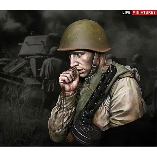 1/10 WWII Young Red Army Infantryman On The Edge of No Mans Land, Battle of Kursk Bust 1/10 WWII Young Red Army Infantryman On The Edge of No Mans Land, Battle of Kursk Bust