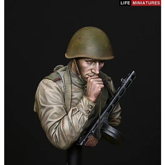 1/10 WWII Young Red Army Infantryman On The Edge of No Mans Land, Battle of Kursk Bust 1/10 WWII Young Red Army Infantryman On The Edge of No Mans Land, Battle of Kursk Bust
