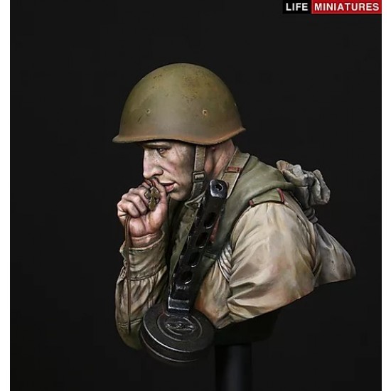 1/10 WWII Young Red Army Infantryman On The Edge of No Mans Land, Battle of Kursk Bust 1/10 WWII Young Red Army Infantryman On The Edge of No Mans Land, Battle of Kursk Bust