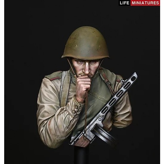 1/10 WWII Young Red Army Infantryman On The Edge of No Mans Land, Battle of Kursk Bust 1/10 WWII Young Red Army Infantryman On The Edge of No Mans Land, Battle of Kursk Bust