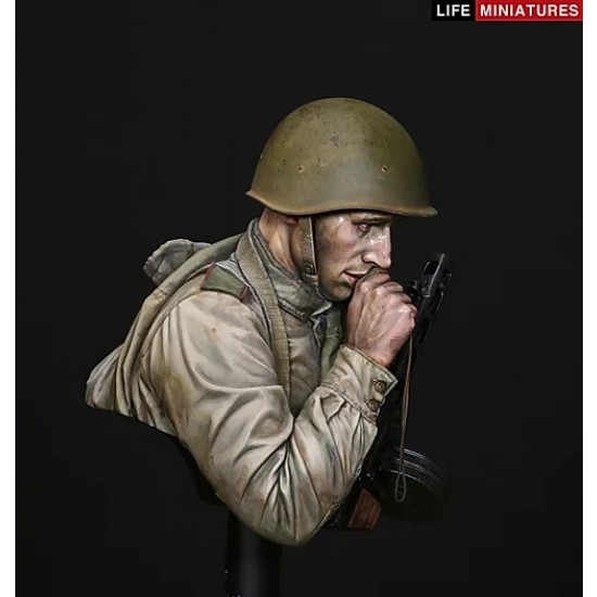 1/10 WWII Young Red Army Infantryman On The Edge of No Mans Land, Battle of Kursk Bust 1/10 WWII Young Red Army Infantryman On The Edge of No Mans Land, Battle of Kursk Bust