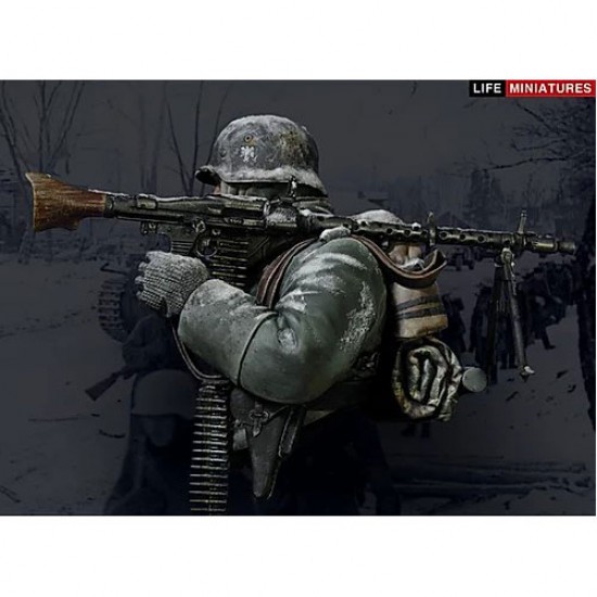 1/10 WWII German MG34 Gunner Confronted w/General Winter, Outskirts of Moscow Bust 1/10 WWII German MG34 Gunner Confronted w/General Winter, Outskirts of Moscow Bust
