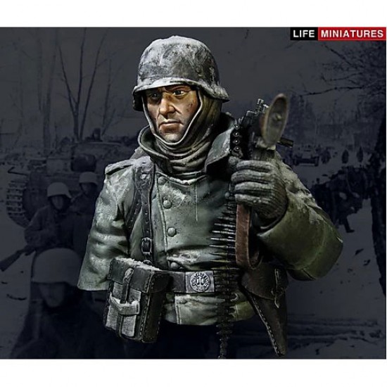 1/10 WWII German MG34 Gunner Confronted w/General Winter, Outskirts of Moscow Bust 1/10 WWII German MG34 Gunner Confronted w/General Winter, Outskirts of Moscow Bust