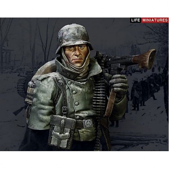 1/10 WWII German MG34 Gunner Confronted w/General Winter, Outskirts of Moscow Bust 1/10 WWII German MG34 Gunner Confronted w/General Winter, Outskirts of Moscow Bust